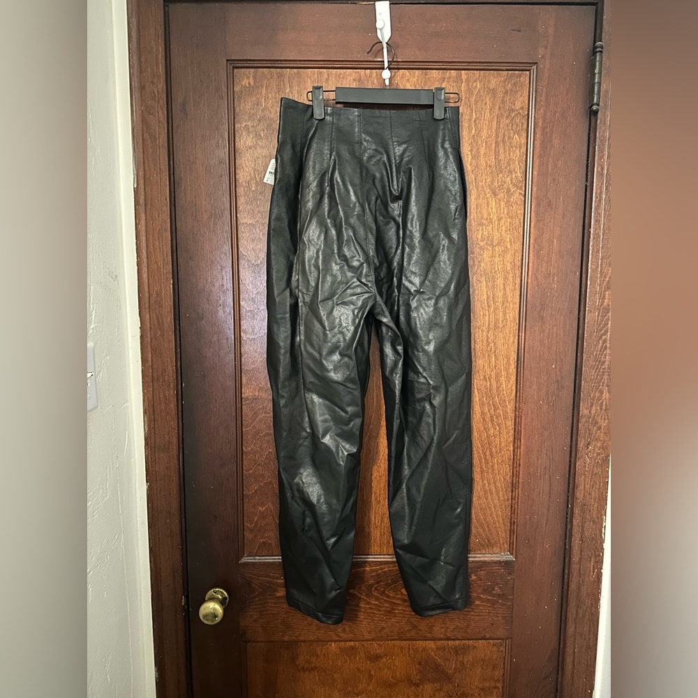 NWT FREE PEOPLE BLACK CECILY PLEATED VEGAN FAUX LEATHER PANTS 4 - Picture 2 of 6